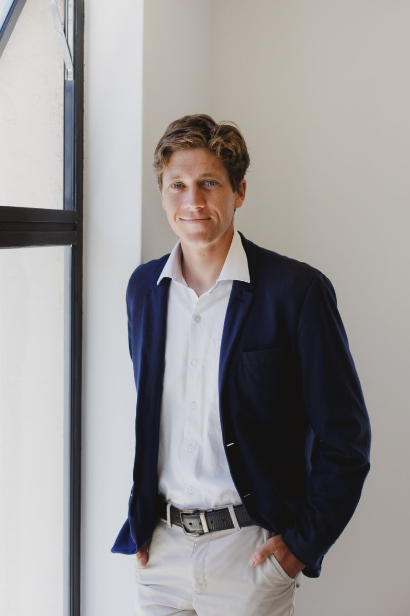 Thomas Lee — Attorney & Notary Public, Somerset West